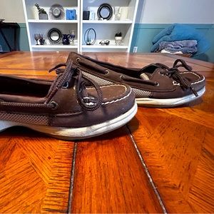 Sperry Top sider yacht shoes, beachy shoes. Dark brown great condition